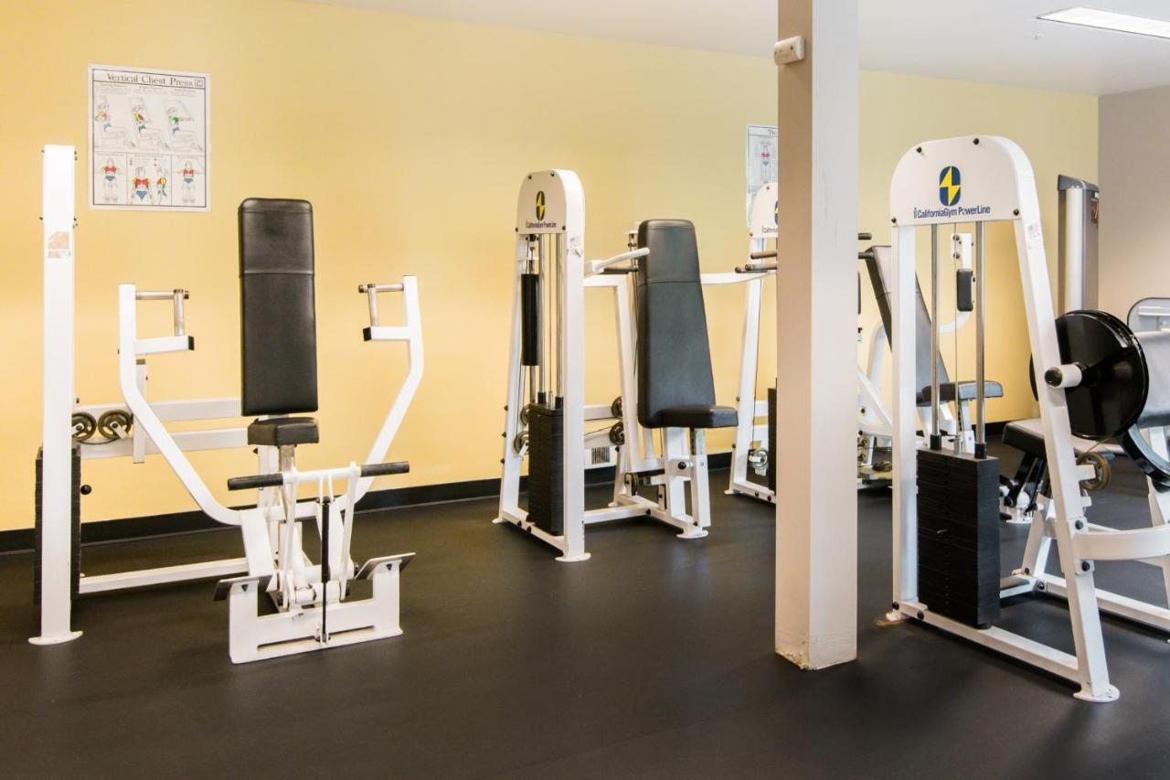 City Water View Oasis With Pool & Gym Near Cruise In Heart Of Сиатъл Екстериор снимка