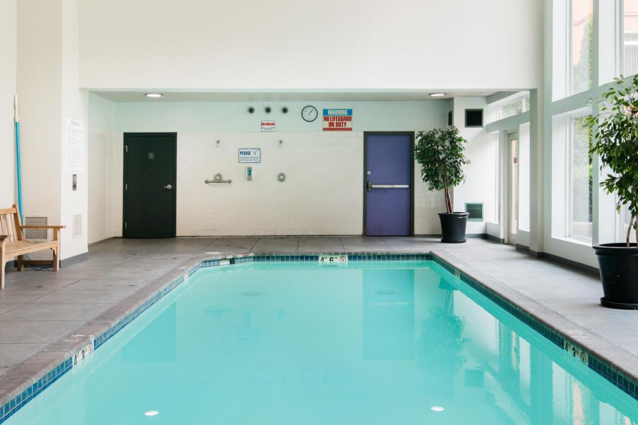 City Water View Oasis With Pool & Gym Near Cruise In Heart Of Сиатъл Екстериор снимка