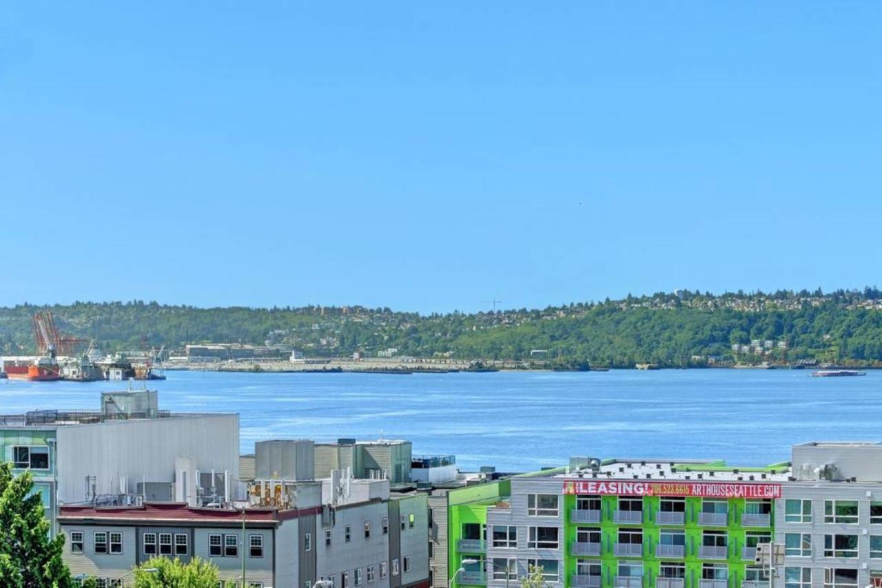 City Water View Oasis With Pool & Gym Near Cruise In Heart Of Сиатъл Екстериор снимка